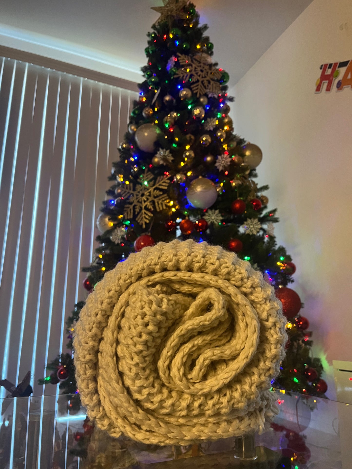 THROW BLANKET