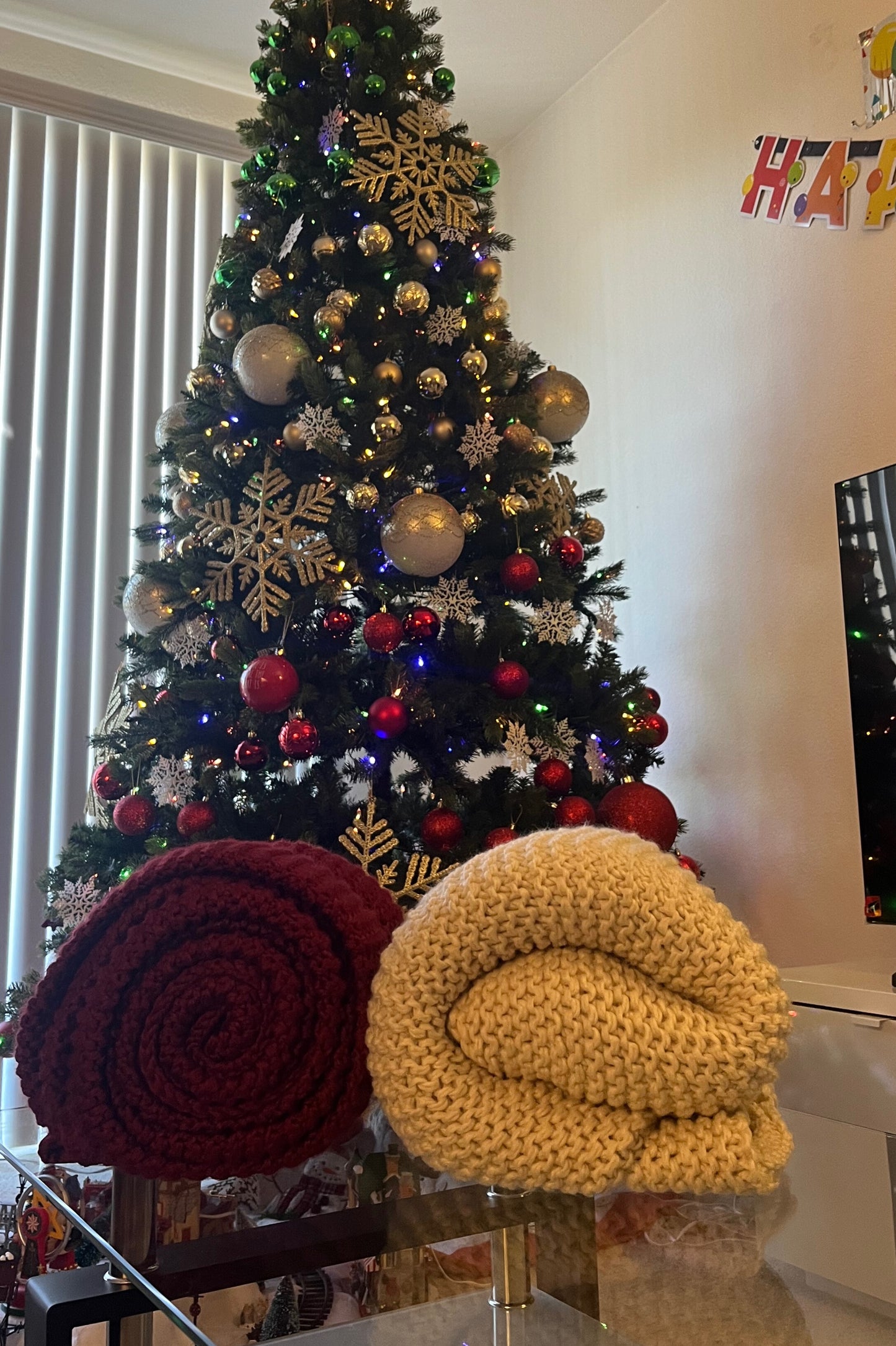 THROW BLANKET
