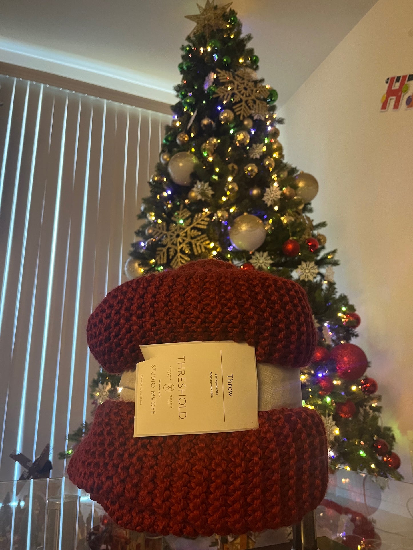 THROW BLANKET